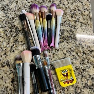 Makeup brush bundle